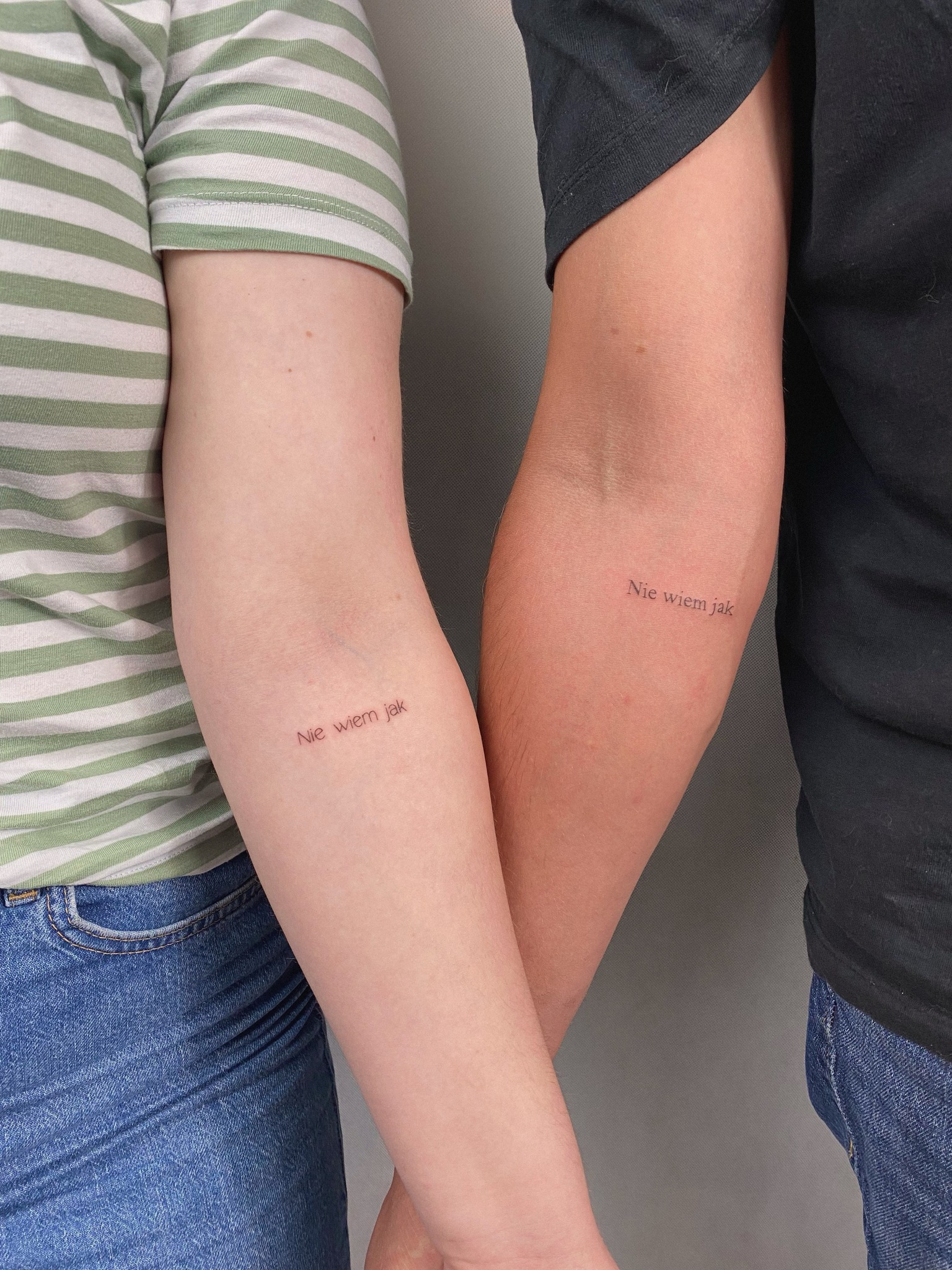 Tatuaż z napisem – jak wybrać cytat, czcionkę i gdzie go zrobić 1 - 1 Tatuaż z napisem – Zajawa Tattoo Gdańsk